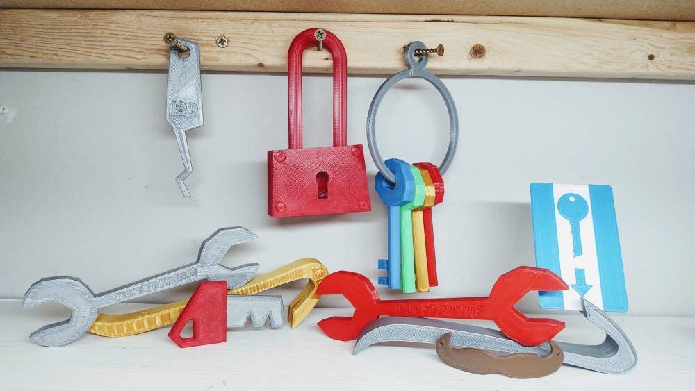 Hello Neighbor - Keys, Wrenches and Accessories *Fan Inspired*